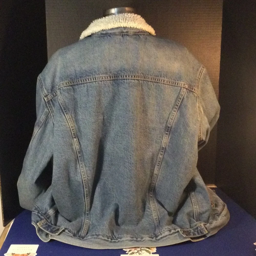 Levi's Men's Blue Denim Sherpa-Lined Trucker Jacket